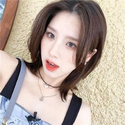 蓝色嘴巴的脸